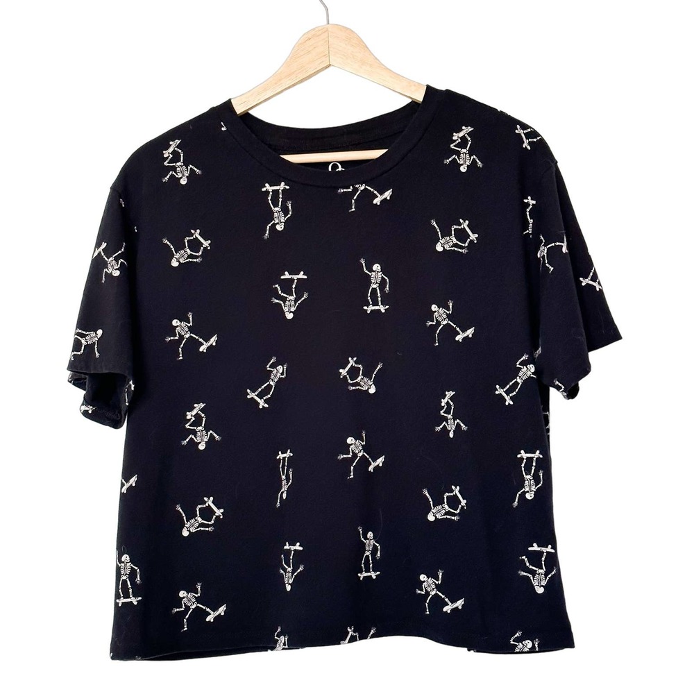 Organic Generation Skeletons on Skateboards Black White Tee T-Shirt Boxy— XL